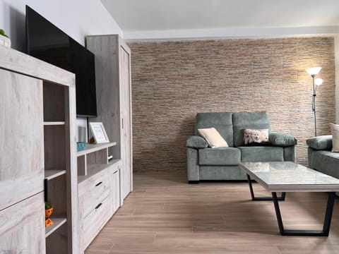 Communal lounge/ TV room, TV and multimedia, Living room