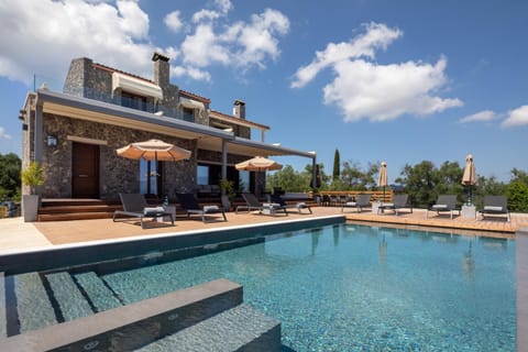 Property building, Hot Tub, Pool view, Swimming pool