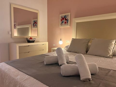 Bed, Photo of the whole room, wardrobe