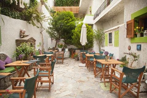 Lounge or bar