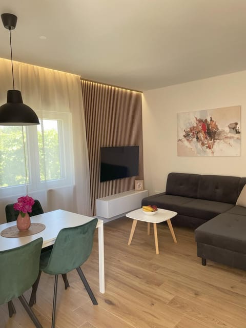 TV and multimedia, Seating area