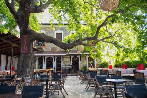 Property building, Restaurant/places to eat