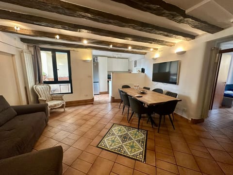 TV and multimedia, Kitchen or kitchenette, Seating area, Dining area