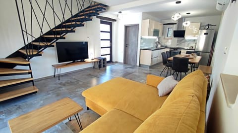 TV and multimedia, Kitchen or kitchenette, Living room