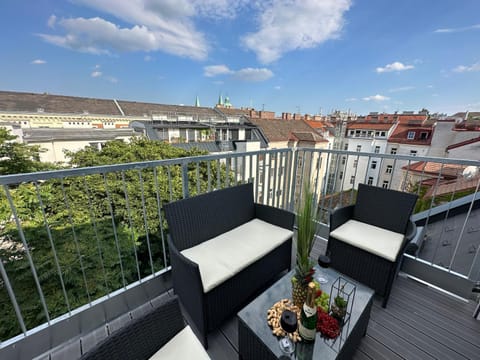 Property building, Day, Natural landscape, Balcony/Terrace, Seating area, City view