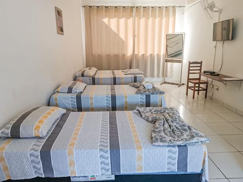 Bed, TV and multimedia, Photo of the whole room, Bedroom, towels, air conditioner