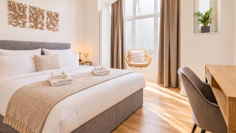 Bed, Photo of the whole room, Business facilities, Seating area, Bedroom, children, group of guests, Family, Facility for disabled guests, heating, internet, soundproof, towels, acessibility