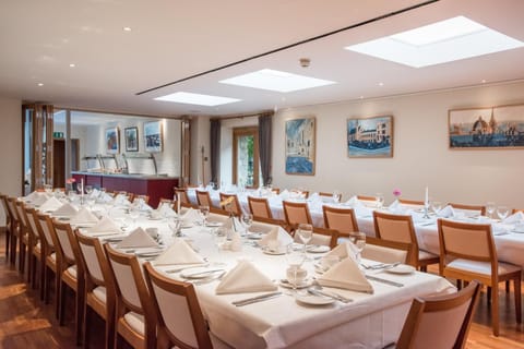 Restaurant/places to eat, Banquet/Function facilities