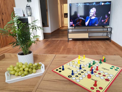 Communal lounge/ TV room, Darts, Game Room, TV and multimedia, Evening entertainment, cot, flat iron