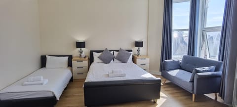 Comfy 2 bedroom Apt in central location, Newly Refurbished Apartment in Plymouth