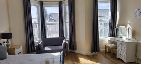 Comfy 2 bedroom Apt in central location, Newly Refurbished Apartment in Plymouth