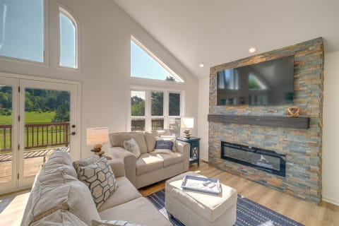 Beautiful Bellaire Home with Amenities, 4 Mi to Lake House in Michigan