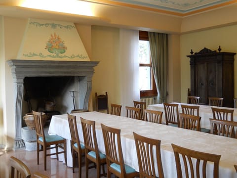 Lounge or bar, Business facilities, Banquet/Function facilities, Food