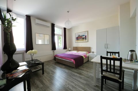Living room, Dining area, Bedroom