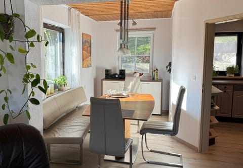 Seating area, Dining area