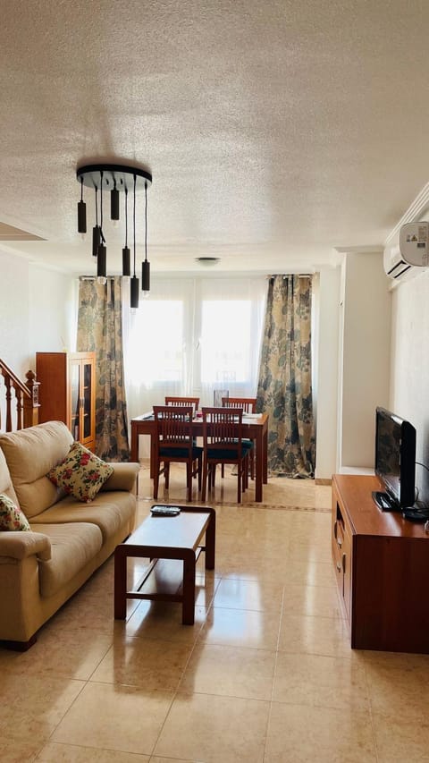 TV and multimedia, Living room, Seating area, Dining area, air conditioner