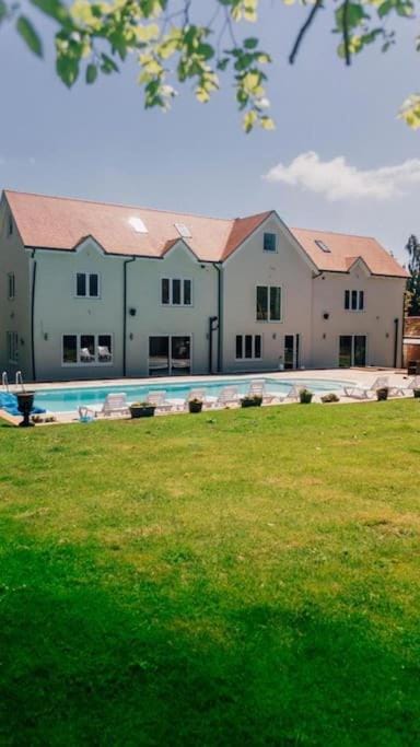 Luxury house with pool and hot tub - sleeps 16 House in England