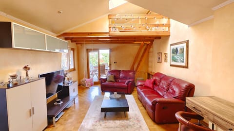 Communal lounge/ TV room, TV and multimedia, Living room