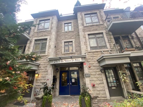 Property building, Facade/entrance, Day, Summer, Autumn