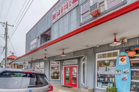 Surfer Dude - Anchor Pier Lodge Hotel in Newport