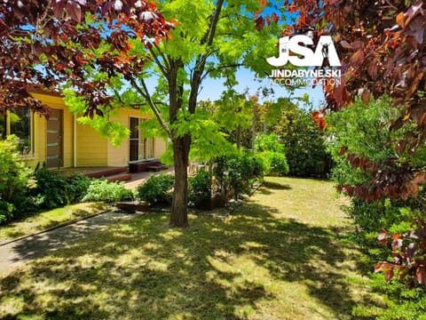Property building, Natural landscape, Garden, Garden view, pet friendly