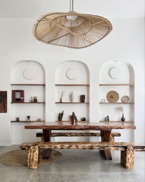 Property building, Lobby or reception, Decorative detail, Seating area, concierge