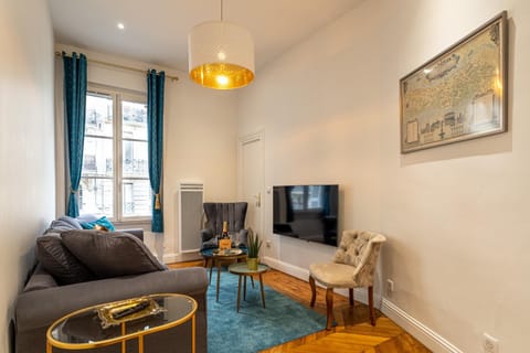 Communal lounge/ TV room, TV and multimedia, Living room