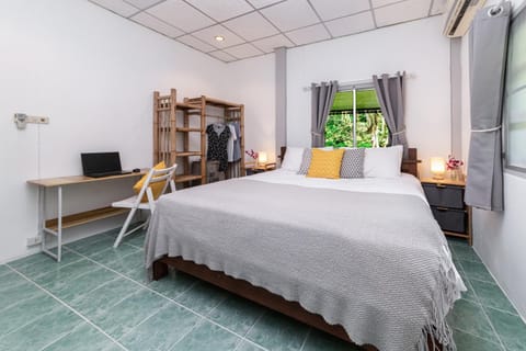 Bed, Bedroom