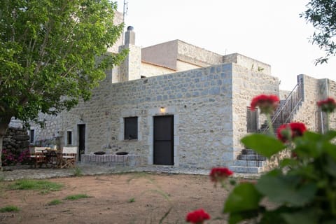 Property building, Day, Garden, Garden view, Landmark view