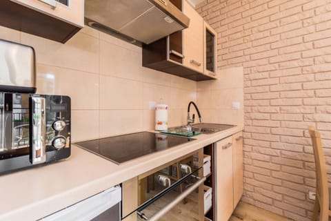 Kitchen or kitchenette, pet friendly, stove