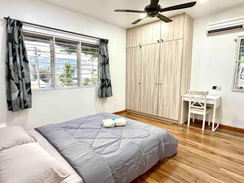 Bed, Photo of the whole room, Bedroom, wardrobe