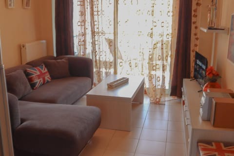 Communal lounge/ TV room, TV and multimedia, Living room, Seating area, Evening entertainment