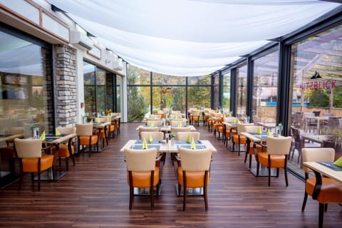 Restaurant/places to eat, Dining area