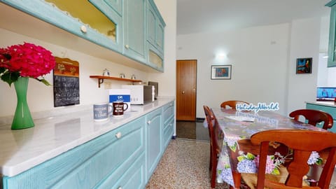Kitchen or kitchenette, Dining area, stove