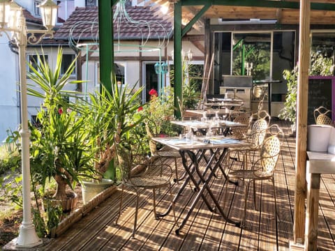 Patio, Restaurant/places to eat, Garden view