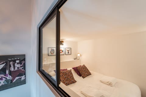 Bed, Photo of the whole room