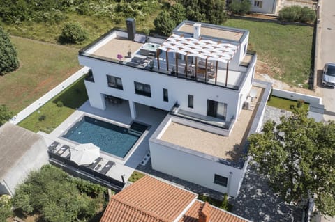 Property building, Day, Bird's eye view, Pool view, Swimming pool