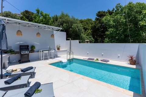Patio, Day, Natural landscape, View (from property/room), Pool view, Swimming pool, sunbed