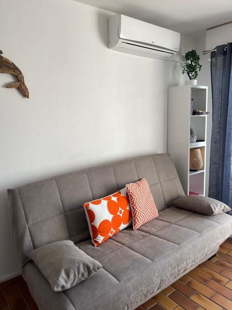 Élégant Studio au calme 2mn mer Wifi Clim Terrasse parking Apartment in Six-Fours-les-Plages