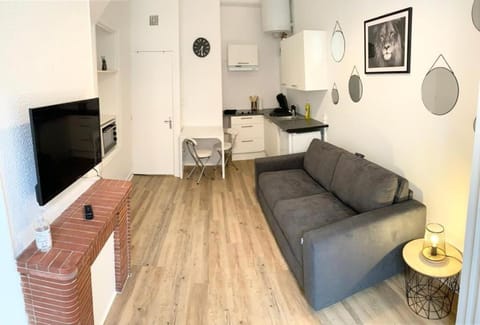 TV and multimedia, Kitchen or kitchenette, Living room, Seating area