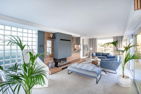 Living room, Seating area