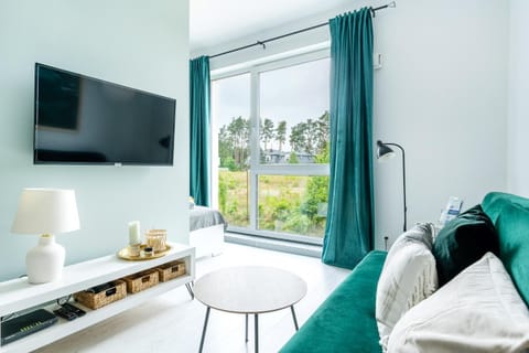TV and multimedia, View (from property/room), Living room, Garden view