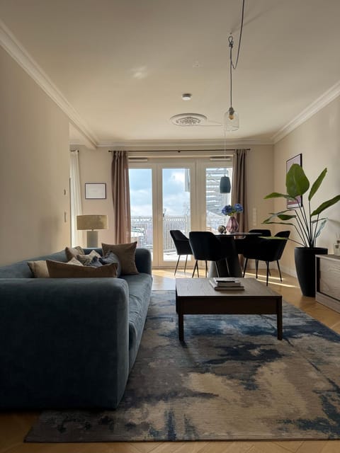 Living room, Photo of the whole room, Seating area