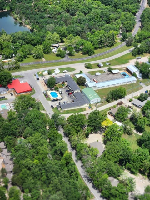 Neighbourhood, Natural landscape, Bird's eye view, Lake view, Pool view, Street view, Swimming pool, Location, Parking