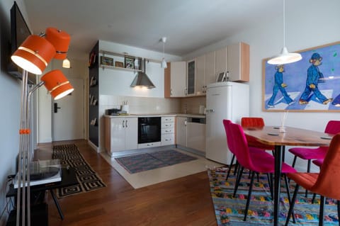 Kitchen or kitchenette, Living room, Dining area, flat iron, minibar, pet friendly, stove