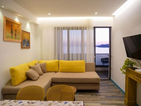 Communal lounge/ TV room, TV and multimedia, Living room, Seating area, Evening entertainment