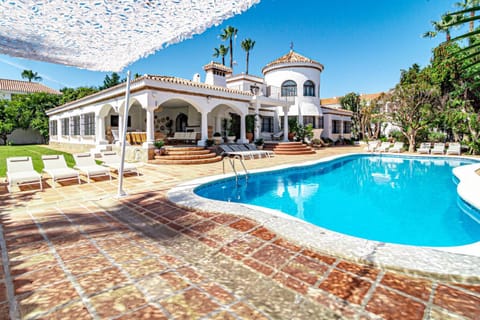 Seaside Paradise Villa with a Private Pool and Walking distance to the Beach Villa in Marbella