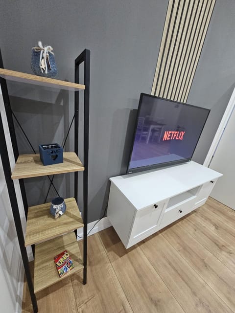 Küstenzauber - Balkon - Modern - PAYTV Apartment in Wilhelmshaven