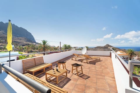 Property building, Balcony/Terrace, Living room