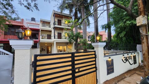 Property building, Street view